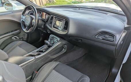 Dodge Challenger III рестайлинг 2, 2016 год, 3 300 000 рублей, 9 фотография