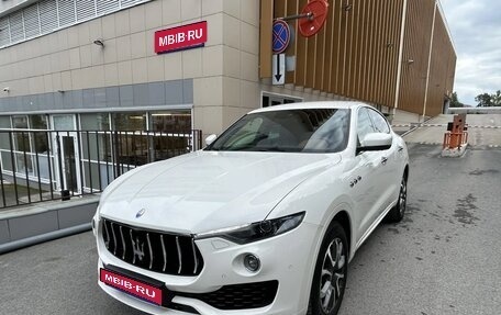 Maserati Levante I, 2017 год, 4 290 000 рублей, 1 фотография