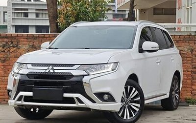 Mitsubishi Outlander III рестайлинг 3, 2022 год, 2 210 000 рублей, 1 фотография
