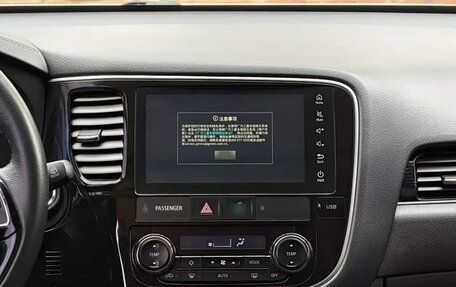 Mitsubishi Outlander III рестайлинг 3, 2022 год, 2 210 000 рублей, 8 фотография
