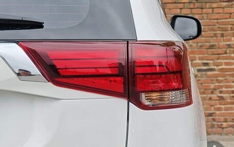 Mitsubishi Outlander III рестайлинг 3, 2022 год, 2 210 000 рублей, 4 фотография