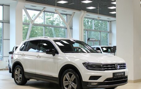 Volkswagen Tiguan II, 2018 год, 2 490 000 рублей, 3 фотография