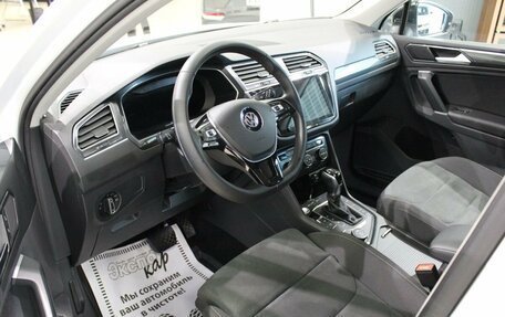 Volkswagen Tiguan II, 2018 год, 2 490 000 рублей, 10 фотография