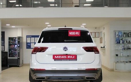 Volkswagen Tiguan II, 2018 год, 2 490 000 рублей, 6 фотография