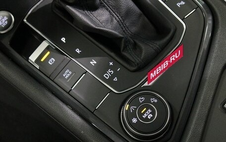 Volkswagen Tiguan II, 2018 год, 2 490 000 рублей, 19 фотография