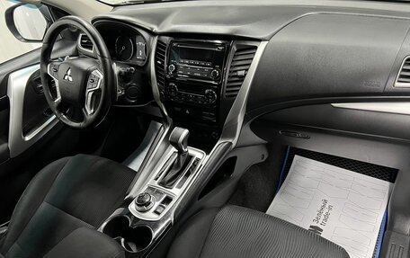 Mitsubishi Pajero Sport III рестайлинг, 2018 год, 2 995 000 рублей, 13 фотография