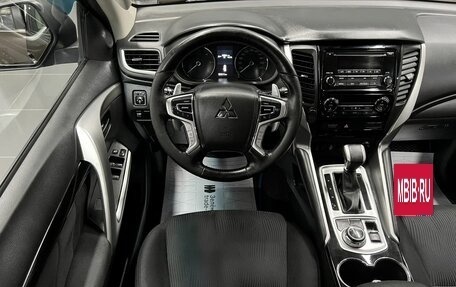 Mitsubishi Pajero Sport III рестайлинг, 2018 год, 2 995 000 рублей, 11 фотография