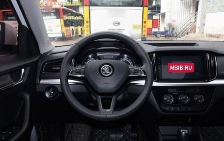 Skoda Kamiq I, 2023 год, 2 400 000 рублей, 7 фотография