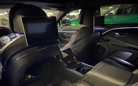 Bentley Flying Spur, 2023 год, 30 000 000 рублей, 8 фотография