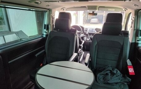 Volkswagen Multivan T6 рестайлинг, 2018 год, 4 600 000 рублей, 14 фотография