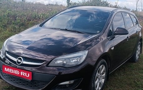 Opel Astra J, 2013 год, 645 000 рублей, 2 фотография