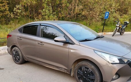 Hyundai Solaris II рестайлинг, 2021 год, 1 700 000 рублей, 2 фотография