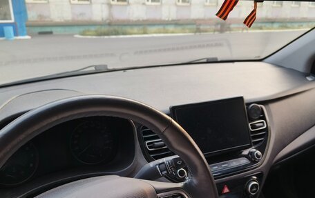Hyundai Solaris II рестайлинг, 2021 год, 1 700 000 рублей, 5 фотография