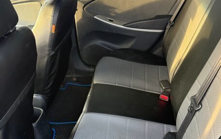 Hyundai Solaris II рестайлинг, 2011 год, 590 000 рублей, 14 фотография