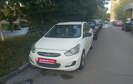 Hyundai Solaris II рестайлинг, 2013 год, 270 000 рублей, 3 фотография
