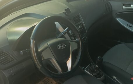 Hyundai Solaris II рестайлинг, 2013 год, 270 000 рублей, 9 фотография