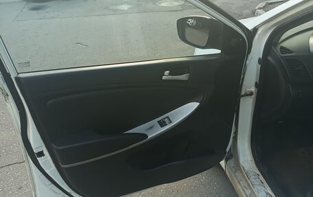 Hyundai Solaris II рестайлинг, 2013 год, 270 000 рублей, 10 фотография