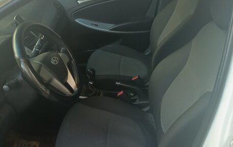 Hyundai Solaris II рестайлинг, 2013 год, 270 000 рублей, 8 фотография