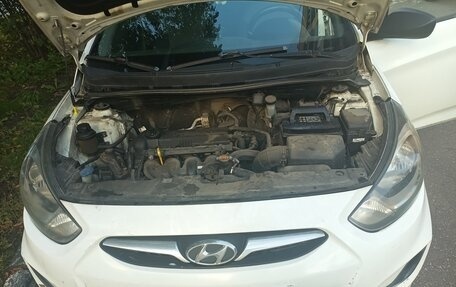 Hyundai Solaris II рестайлинг, 2013 год, 270 000 рублей, 11 фотография