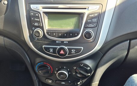 Hyundai Solaris II рестайлинг, 2013 год, 750 000 рублей, 5 фотография