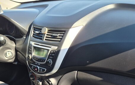 Hyundai Solaris II рестайлинг, 2013 год, 750 000 рублей, 6 фотография