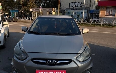 Hyundai Solaris II рестайлинг, 2012 год, 500 000 рублей, 1 фотография