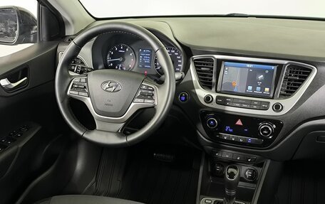 Hyundai Solaris II рестайлинг, 2017 год, 1 390 000 рублей, 10 фотография