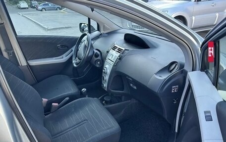 Toyota Yaris III рестайлинг, 2006 год, 855 000 рублей, 4 фотография