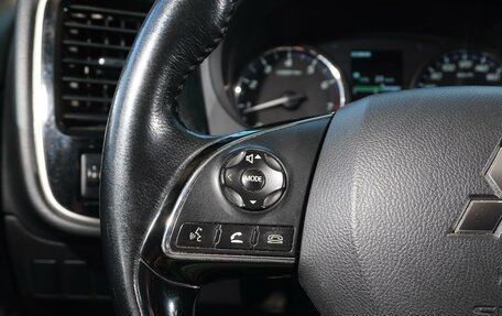Mitsubishi Outlander III рестайлинг 3, 2017 год, 1 898 000 рублей, 13 фотография