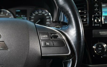 Mitsubishi Outlander III рестайлинг 3, 2017 год, 1 898 000 рублей, 14 фотография