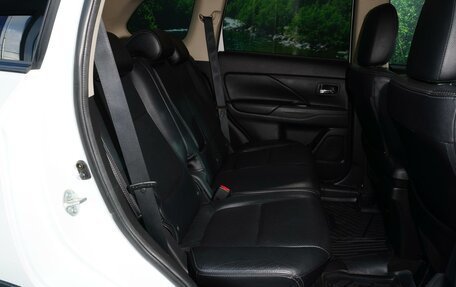 Mitsubishi Outlander III рестайлинг 3, 2017 год, 1 898 000 рублей, 7 фотография