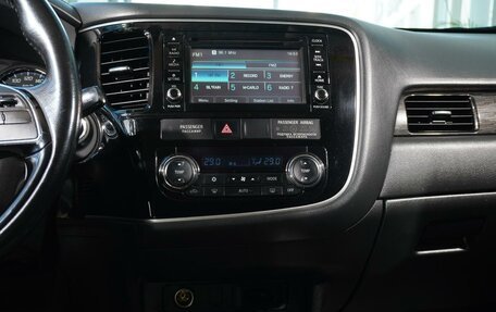 Mitsubishi Outlander III рестайлинг 3, 2017 год, 1 898 000 рублей, 18 фотография
