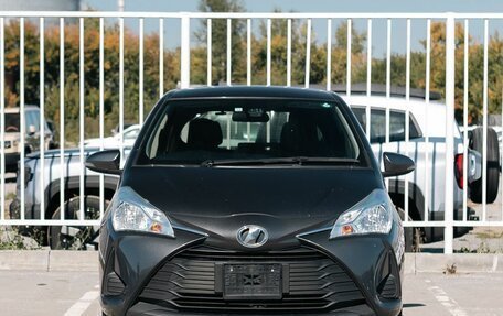 Toyota Vitz, 2017 год, 950 000 рублей, 2 фотография