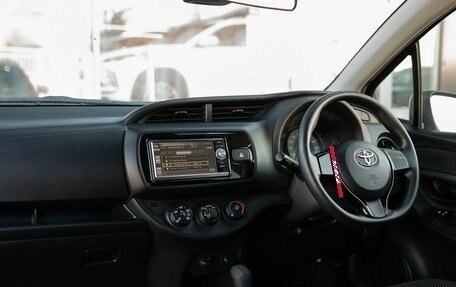 Toyota Vitz, 2017 год, 950 000 рублей, 10 фотография