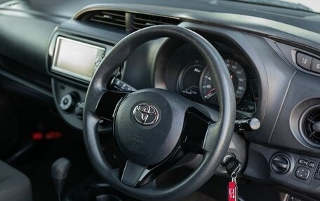 Toyota Vitz, 2017 год, 950 000 рублей, 11 фотография