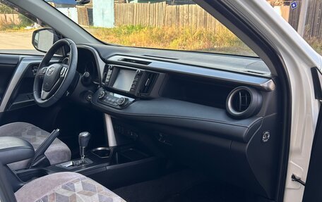 Toyota RAV4, 2016 год, 2 740 000 рублей, 10 фотография