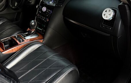 Infiniti QX70, 2013 год, 2 770 000 рублей, 34 фотография