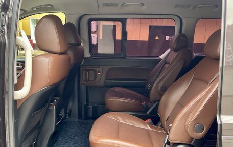 Hyundai Grand Starex Grand Starex I рестайлинг 2, 2018 год, 2 750 000 рублей, 13 фотография