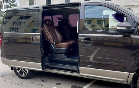 Hyundai Grand Starex Grand Starex I рестайлинг 2, 2018 год, 2 750 000 рублей, 20 фотография