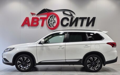 Mitsubishi Outlander III рестайлинг 3, 2021 год, 3 655 000 рублей, 4 фотография