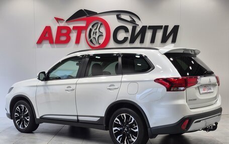 Mitsubishi Outlander III рестайлинг 3, 2021 год, 3 655 000 рублей, 5 фотография
