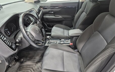 Mitsubishi Outlander III рестайлинг 3, 2021 год, 3 655 000 рублей, 14 фотография