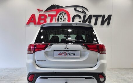 Mitsubishi Outlander III рестайлинг 3, 2021 год, 3 655 000 рублей, 6 фотография