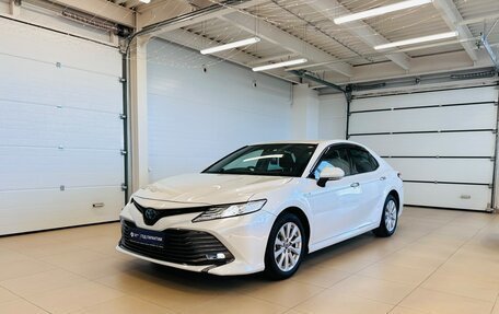 Toyota Camry, 2018 год, 2 299 999 рублей, 2 фотография
