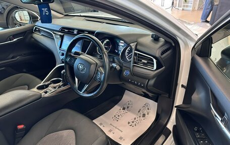 Toyota Camry, 2018 год, 2 299 999 рублей, 10 фотография
