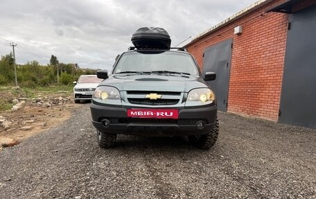 Chevrolet Niva I рестайлинг, 2011 год, 600 000 рублей, 2 фотография