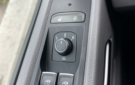 Volkswagen Caravelle T6 рестайлинг, 2020 год, 3 999 000 рублей, 18 фотография