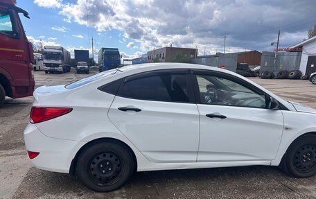 Hyundai Solaris II рестайлинг, 2015 год, 650 000 рублей, 3 фотография
