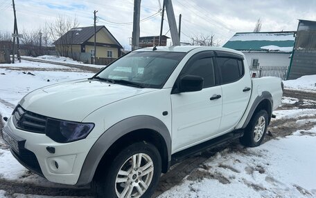 Mitsubishi L200 IV рестайлинг, 2013 год, 1 350 000 рублей, 2 фотография