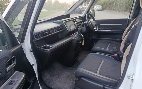 Honda Stepwgn IV, 2016 год, 1 750 000 рублей, 3 фотография